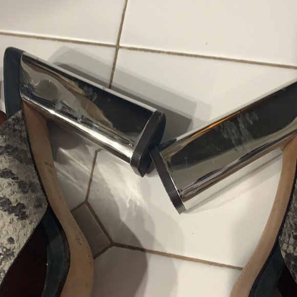 Rebecca Minkoff Snake open toe block heel sz 10 - Picture 2 of 5